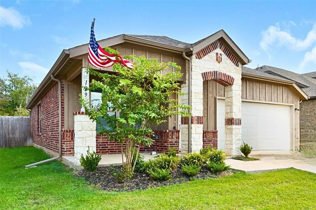 209 Fairmeade Drive, Terrell