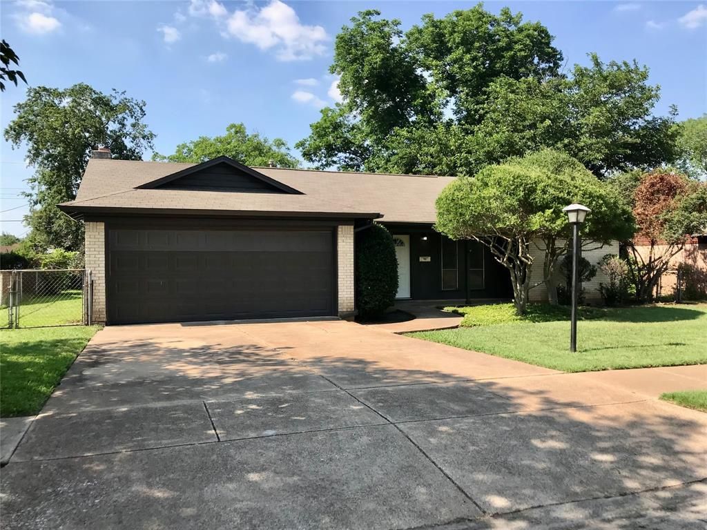613 E Mustang Street, Crowley