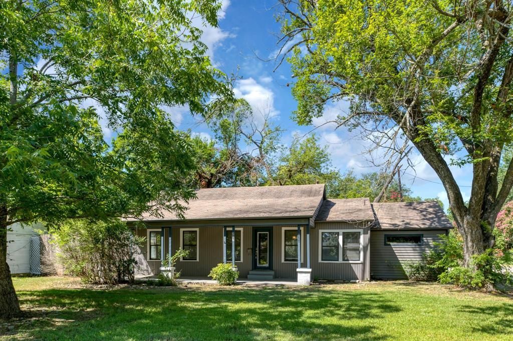 207 Hackberry Street, Terrell