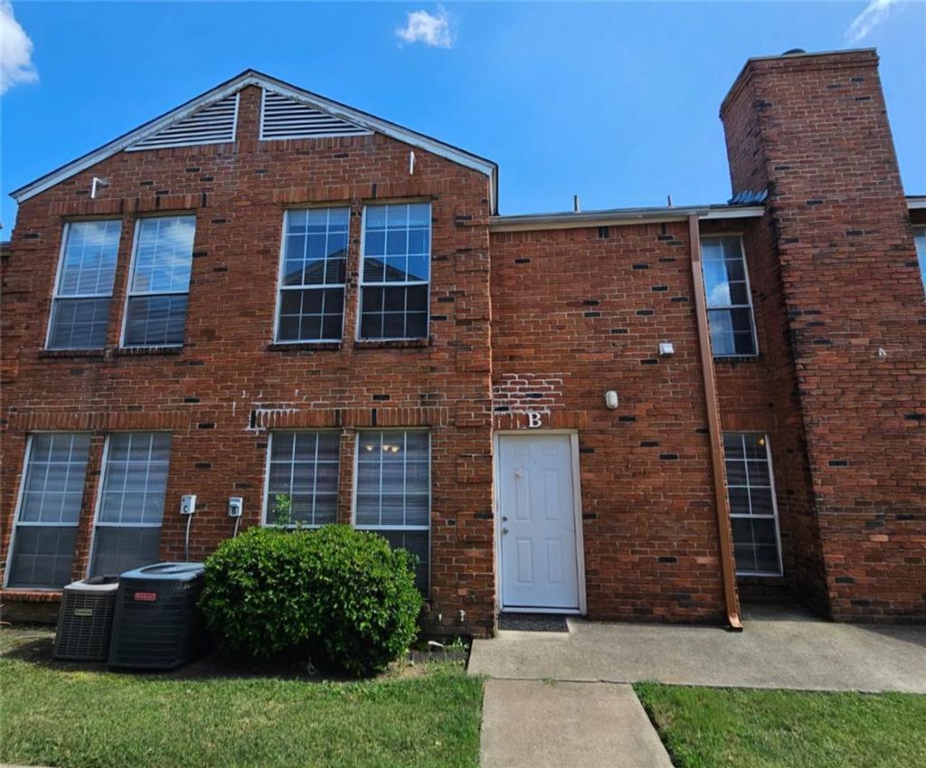 1400 Darr Street B, Irving