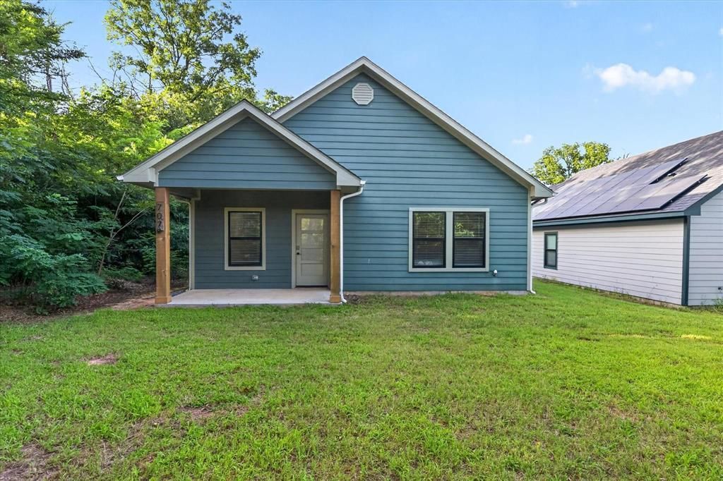 707 E Woodard Street, Denison