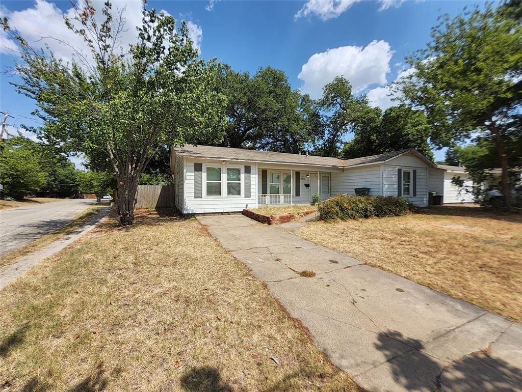 558 Harrison Lane, Hurst