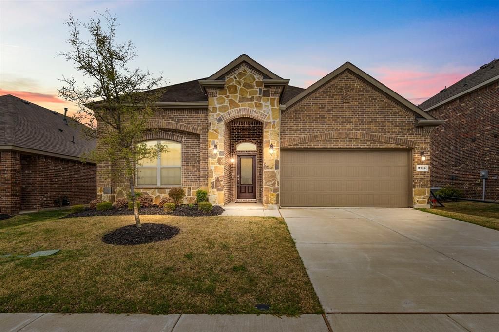 2104 Lake Cliff Drive, Little Elm