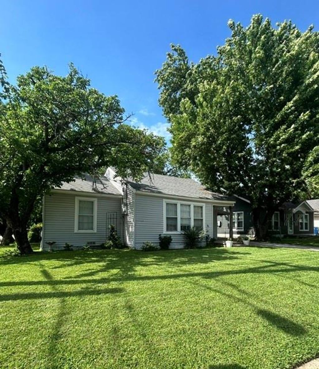 608 W Baldridge Street, Ennis