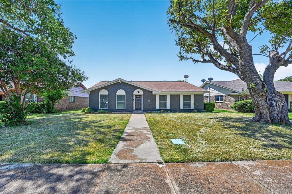 2760 Hollandale Lane, Farmers Branch
