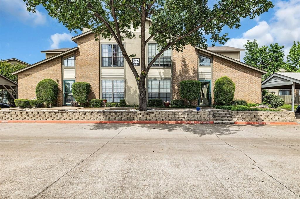 332 W Harwood Road B, Hurst