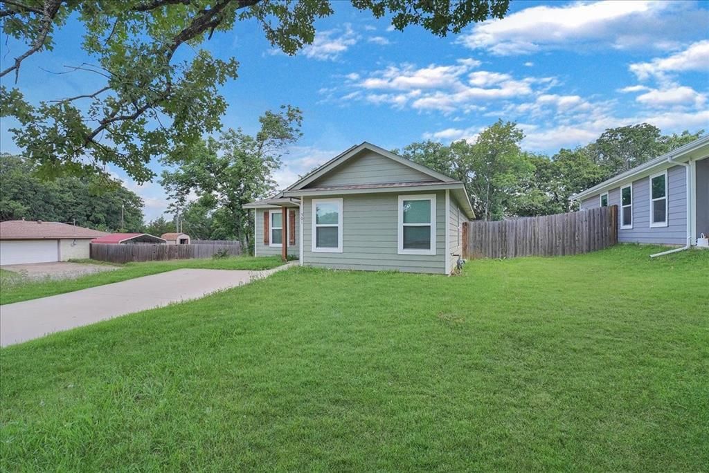 501 E Day Street, Denison