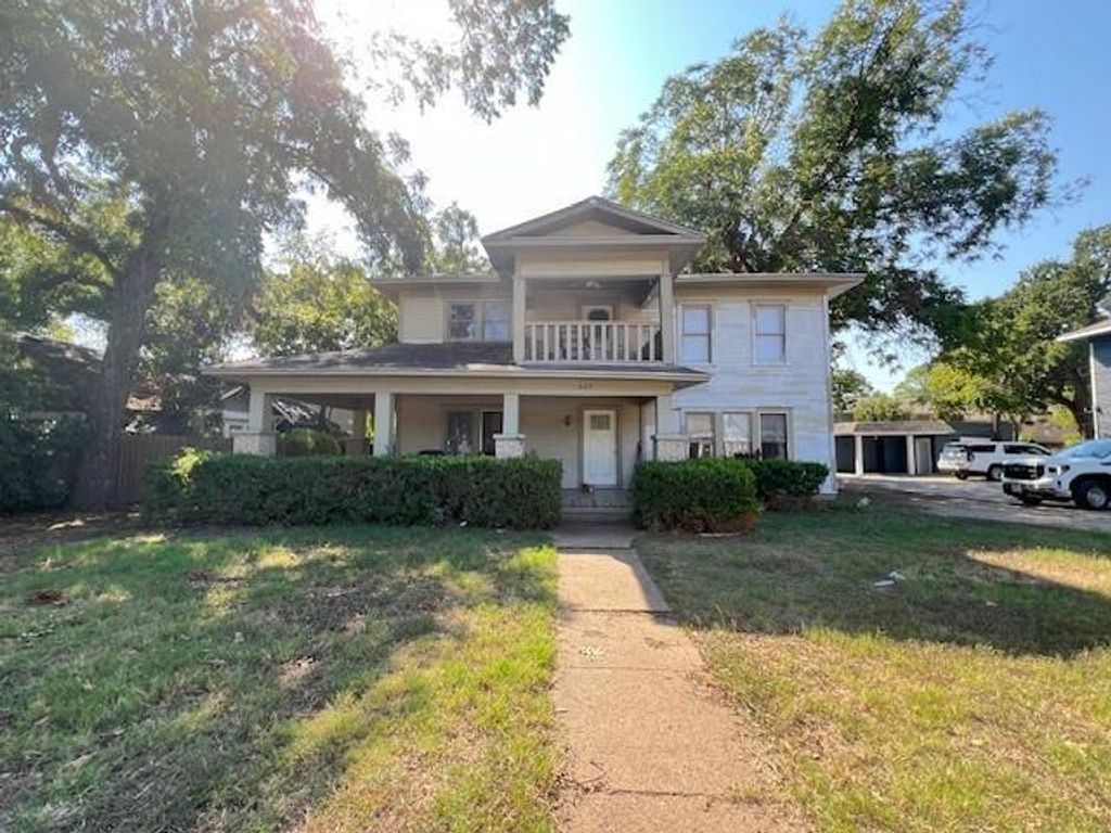 625 W Hickory Street, Denton