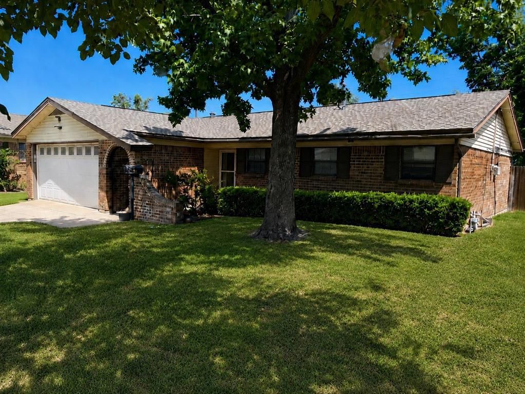 2025 Meadow Glen, Irving