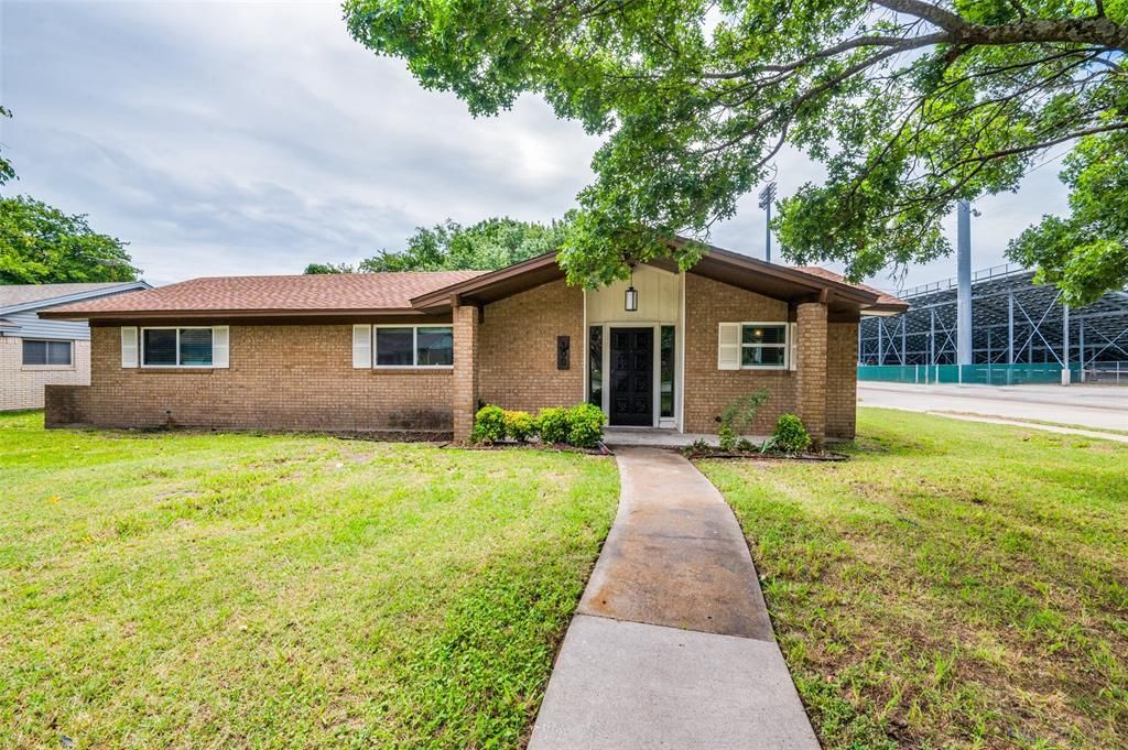 100 High School Drive, Waxahachie