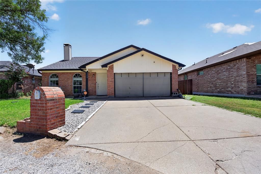 1200 Nicole Way, Fort Worth
