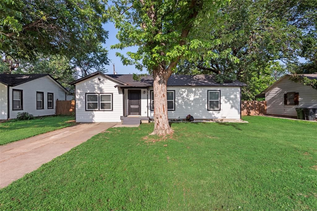 228 Harrison Lane, Hurst