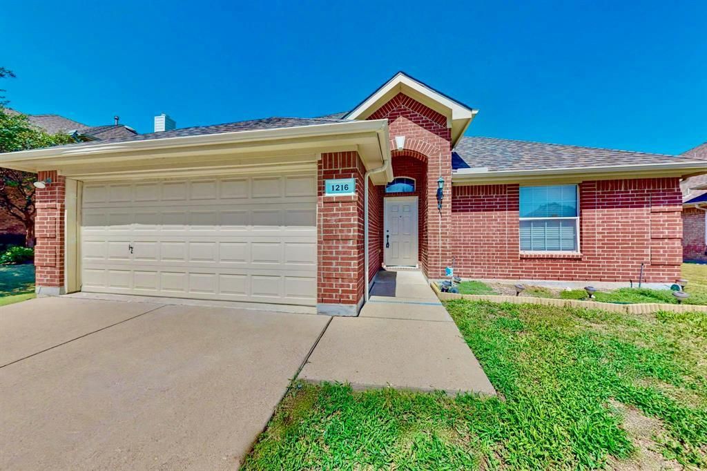 1216 Lake Forest Drive, Grand Prairie
