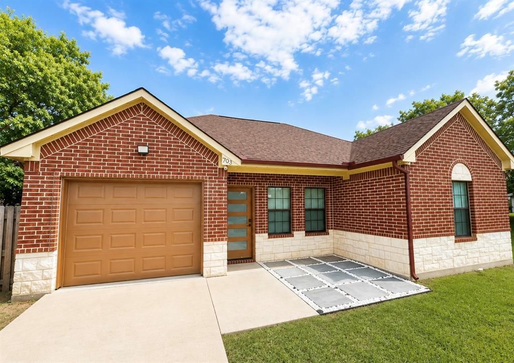 703 Perry Avenue, Waxahachie
