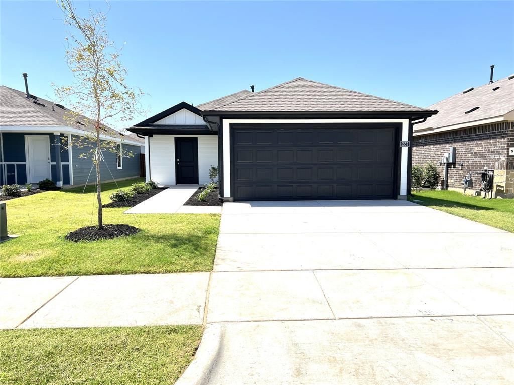 5557 Rollins Drive, Krum
