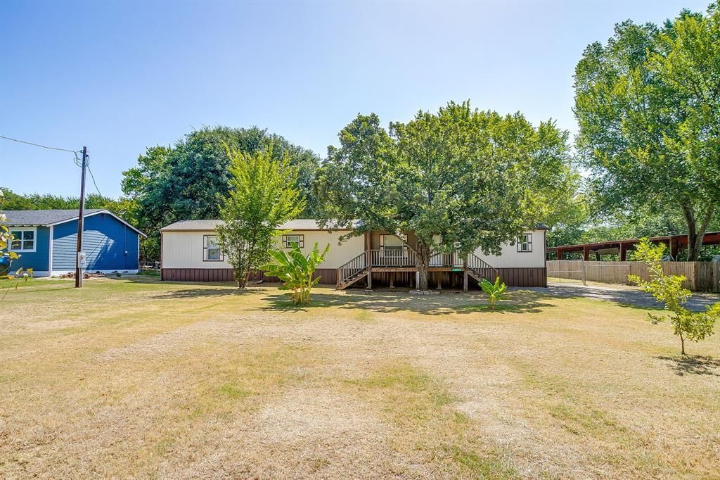 557 Surrey Lane, Burleson