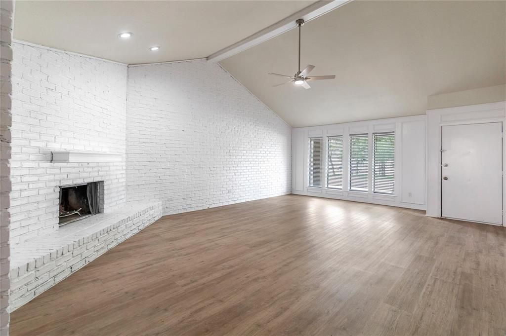 1610 Brown Trail, Hurst