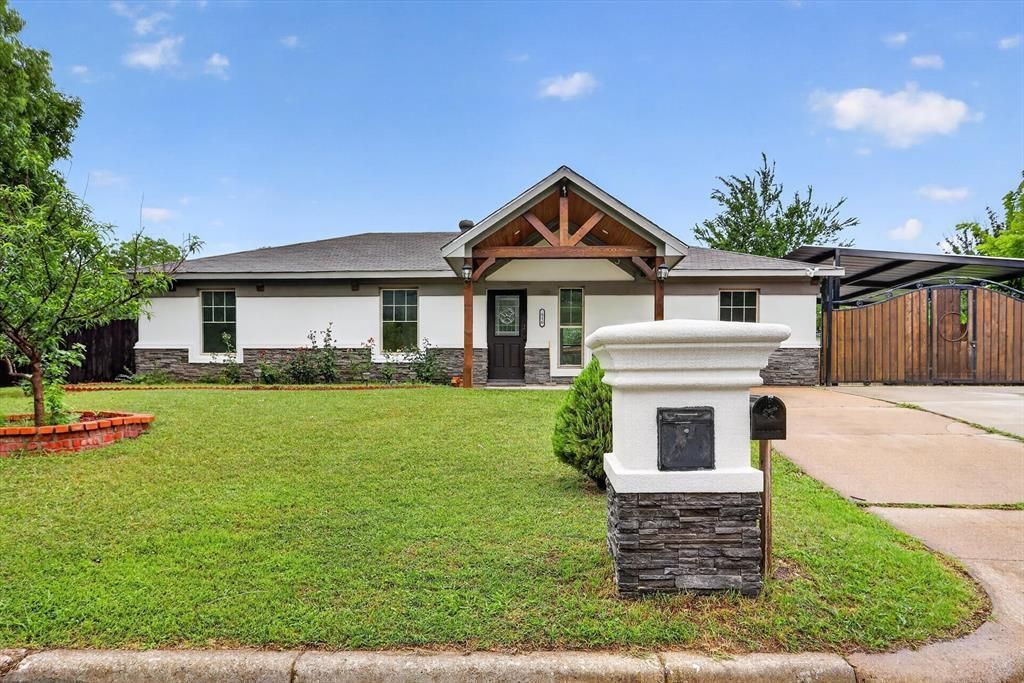 516 Post Oak Lane, Burleson