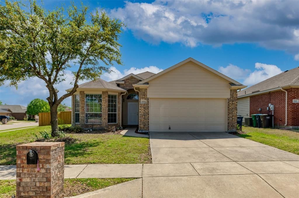 9901 Amaryllis Lane, Fort Worth