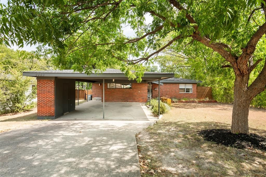 2223 Forest Oaks Drive, Dallas