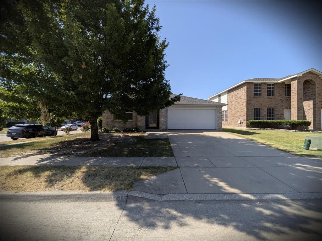 1736 Carolina Ridge Way, Fort Worth
