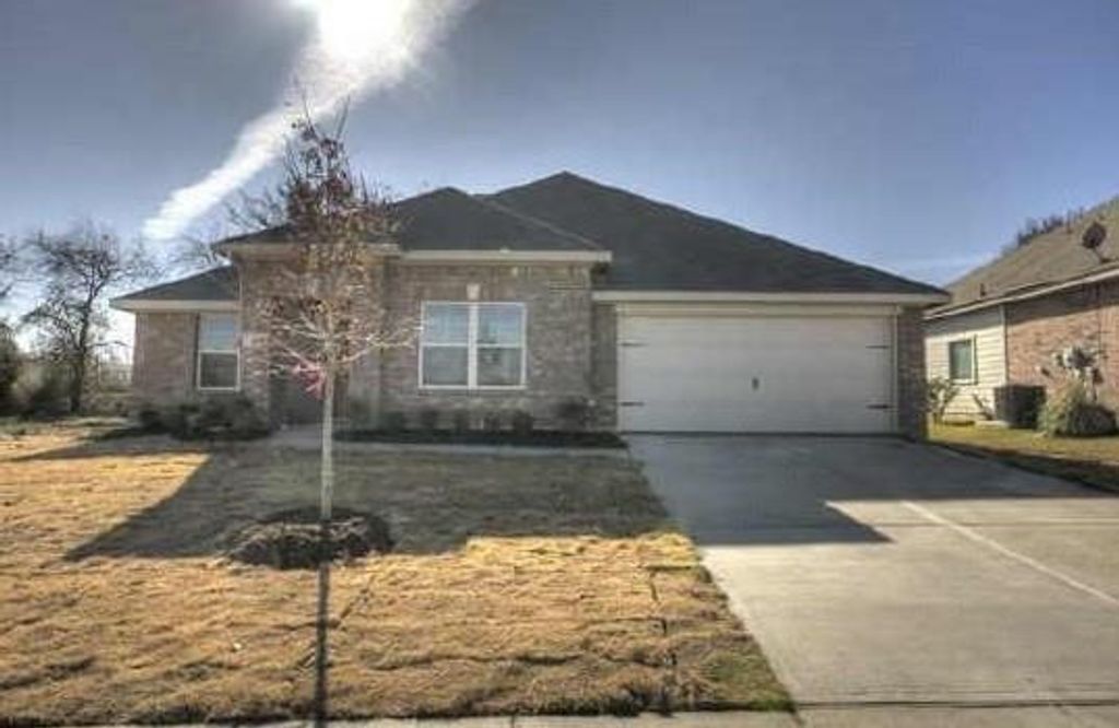 472 Northbrook Avenue, Oak Point