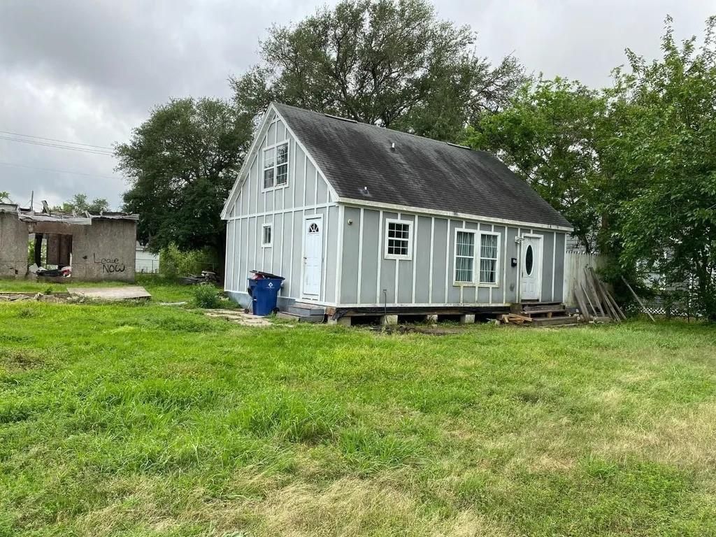 13 4th Avenue N, Texas