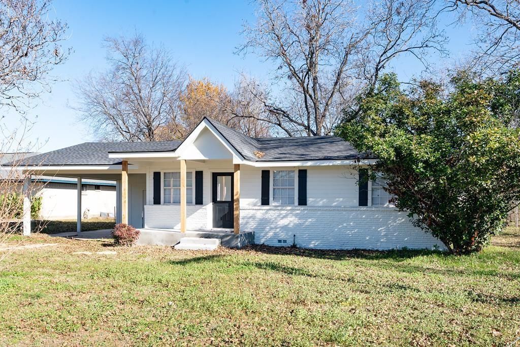 208 N Coleman Street, Mabank
