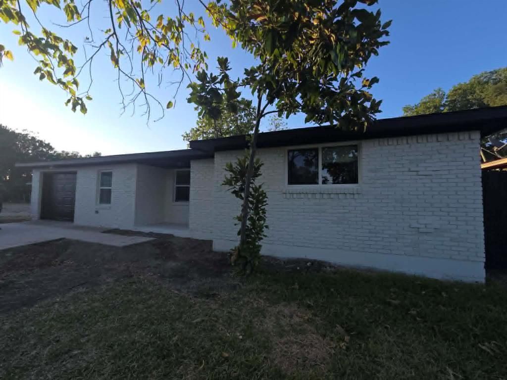 1317 W Bruton, Mesquite