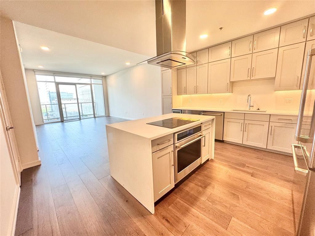 6911 Cowboys Way 602, Frisco