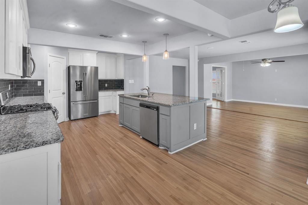 2933 S Hills Avenue, Fort Worth
