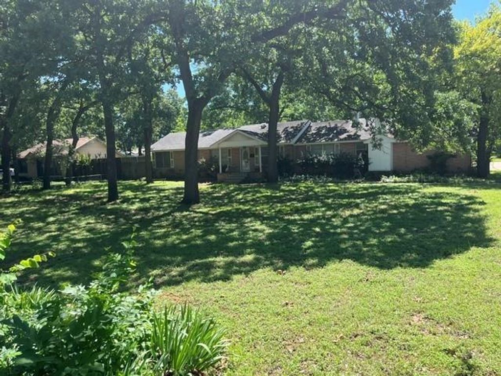 406 S Main Street, Euless