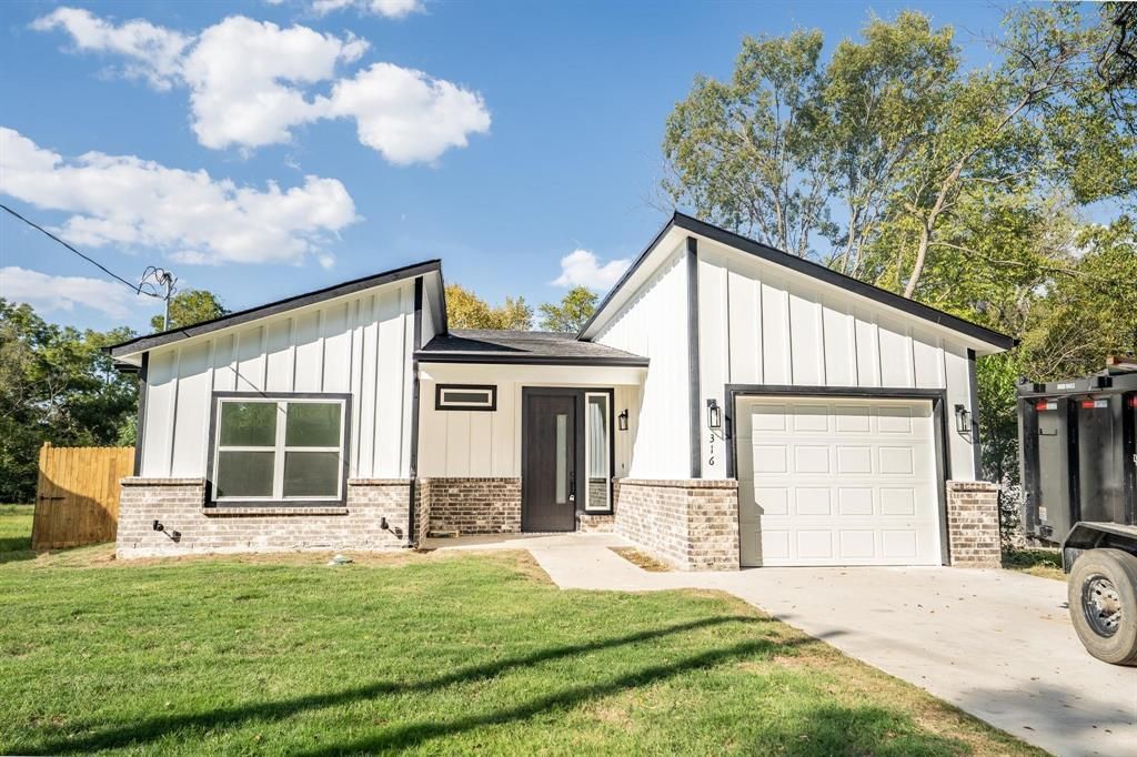 316 Beckham Street W, Sulphur Springs