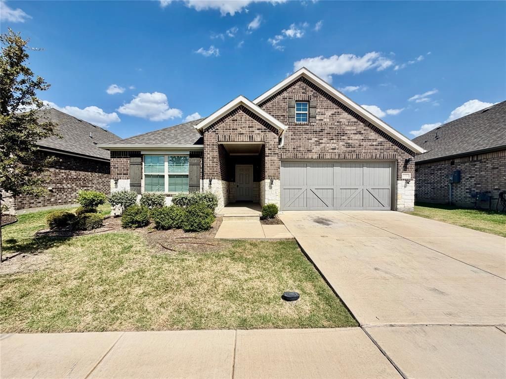 2704 Rambling Road, Celina