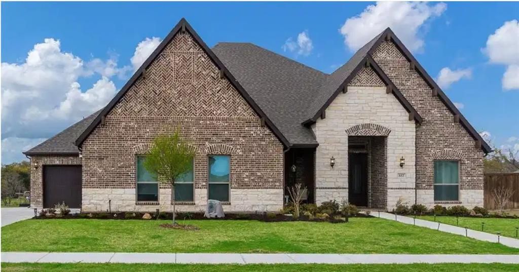 612 Ambergate Drive, Shady Shores