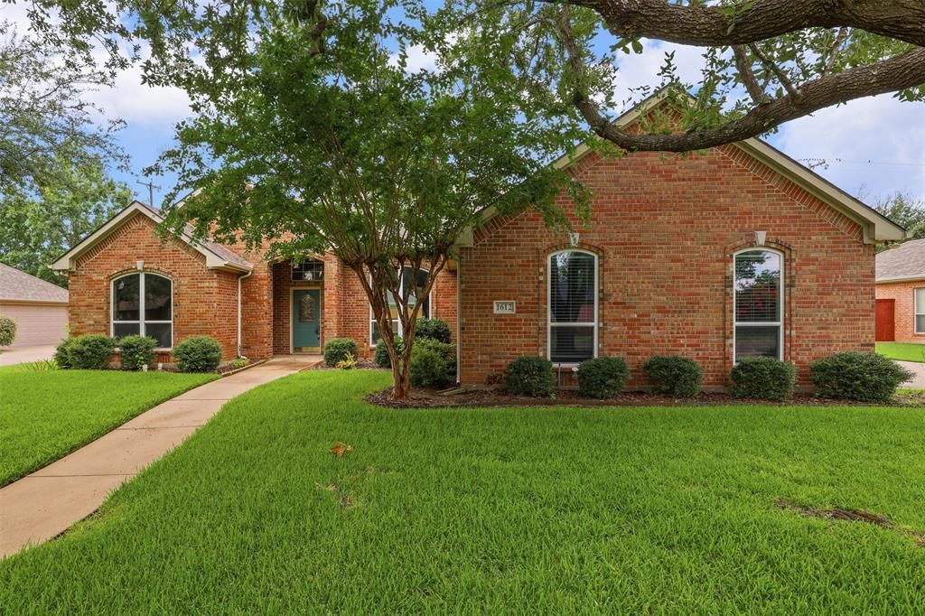 1612 Twin Oaks Drive, Cleburne