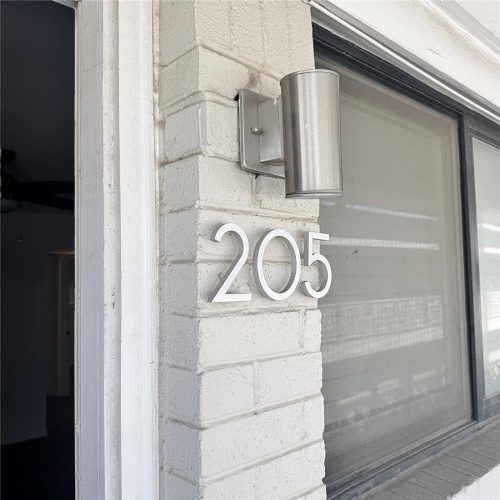 5010 San Jacinto Street 205, Dallas