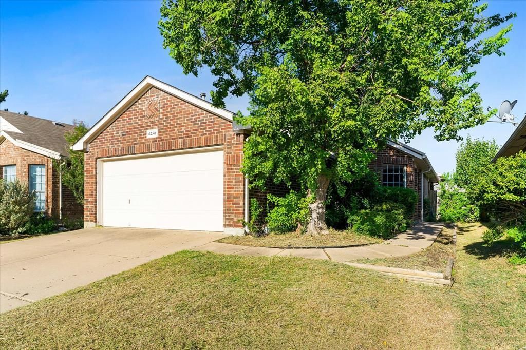 6241 Adonia Drive, Fort Worth