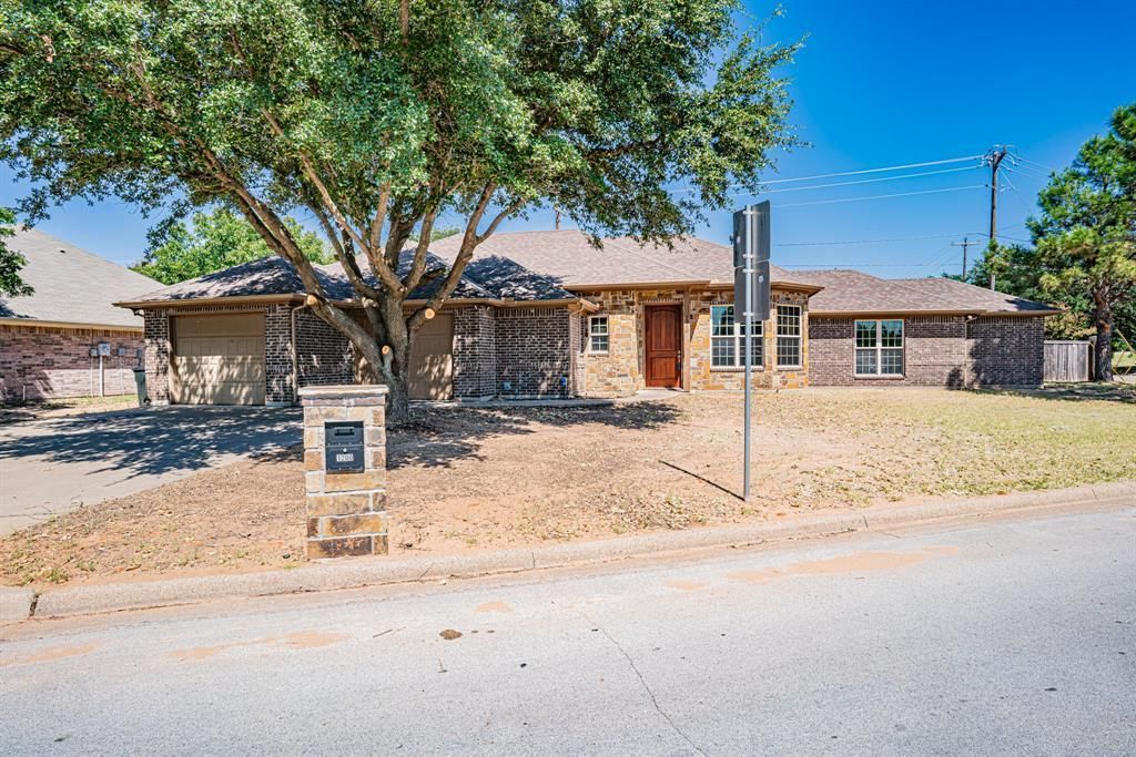 1200 Chaparral Lane, Granbury