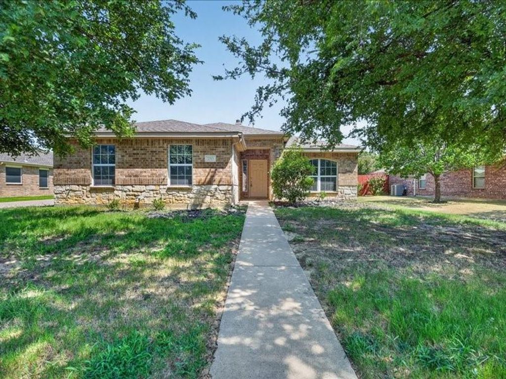 2313 Belmont Park Drive, Denton