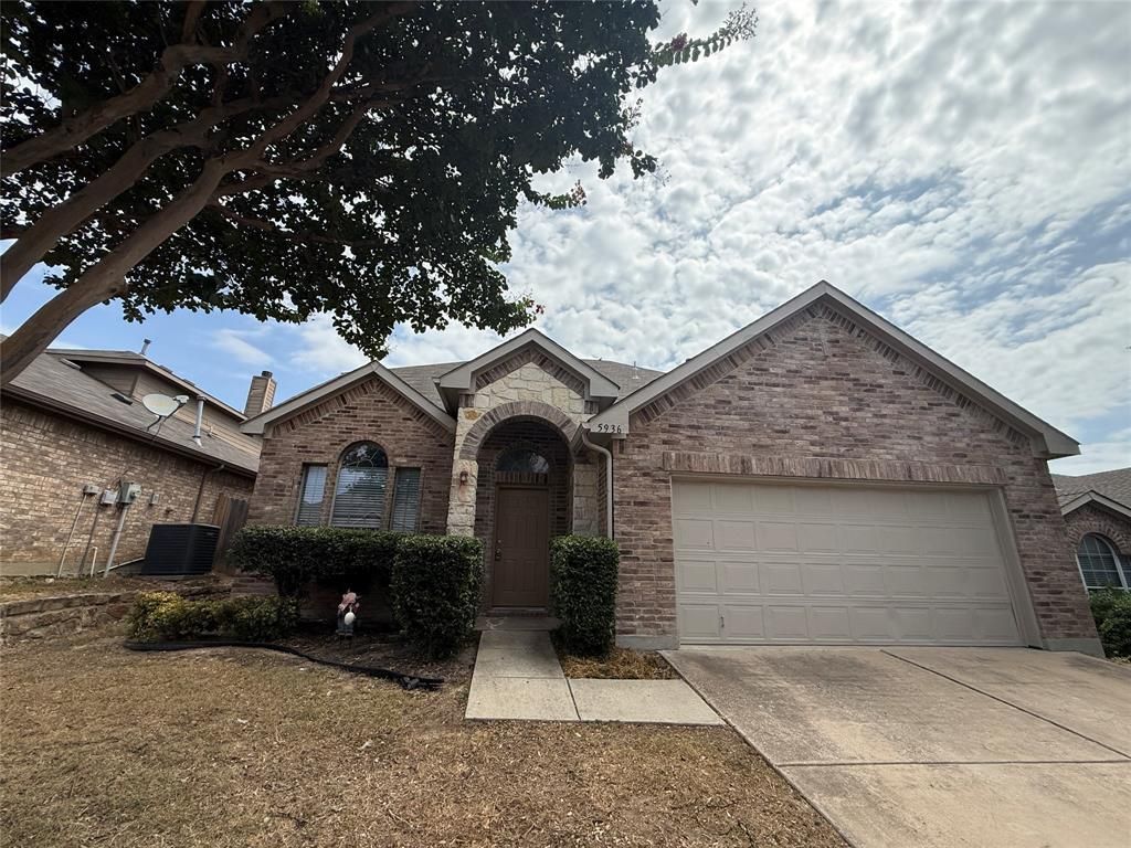 5936 Stirrup Iron Drive, Fort Worth