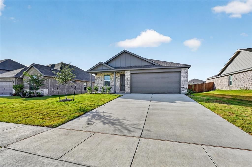 624 W Criner Street, Grandview