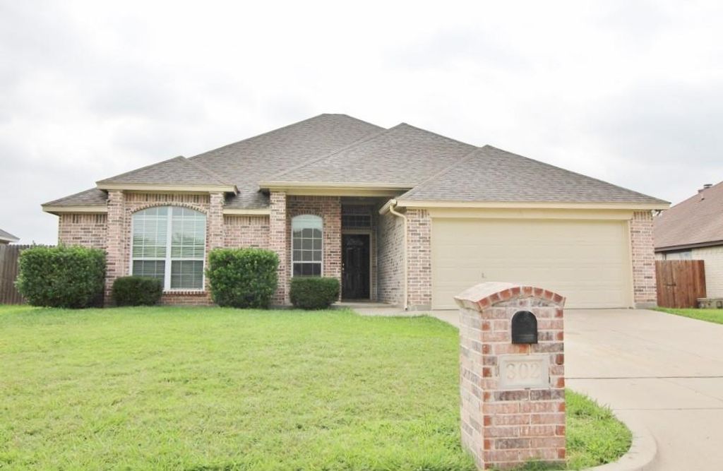 302 Aspen Court W, Aledo