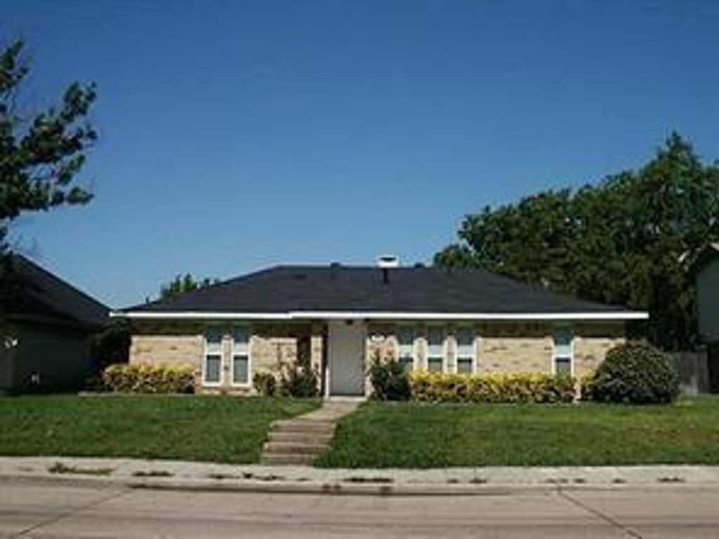 245 S Heartz Road, Coppell