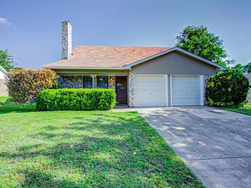 1701 Edge Hill Road, Benbrook