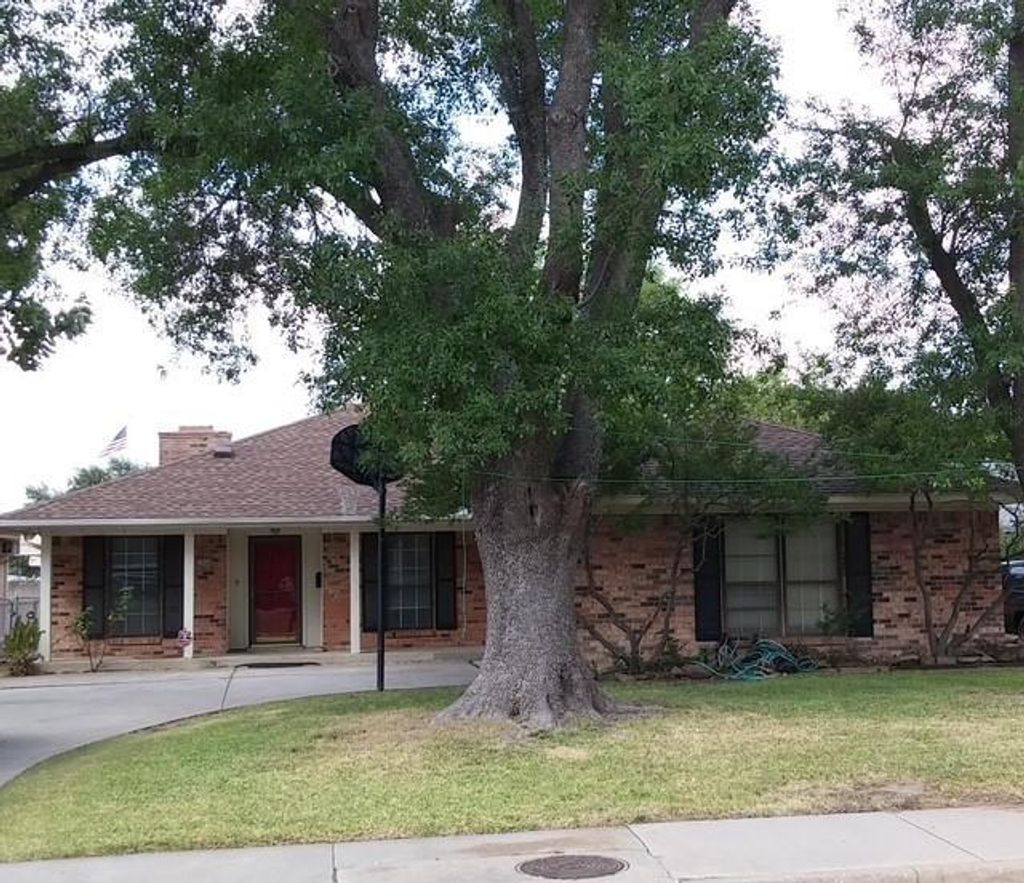 1908 Hood Circle, Carrollton