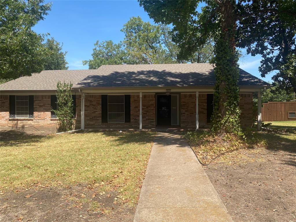 423 Shady Brook Place, Richardson