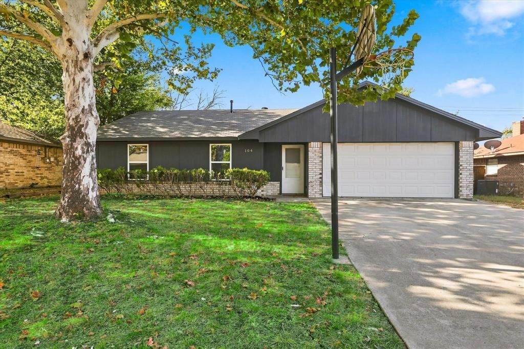 104 Stephen Drive, Sanger