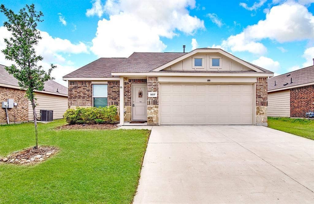 8617 Thicket Ridge Street, Fort Worth