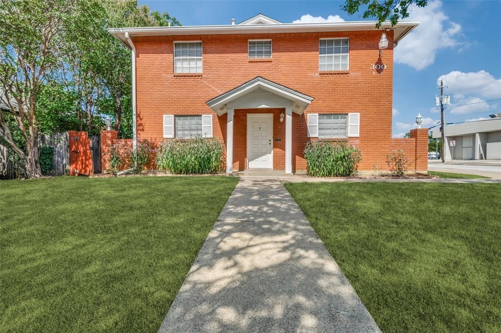 300 College Street E, Arlington